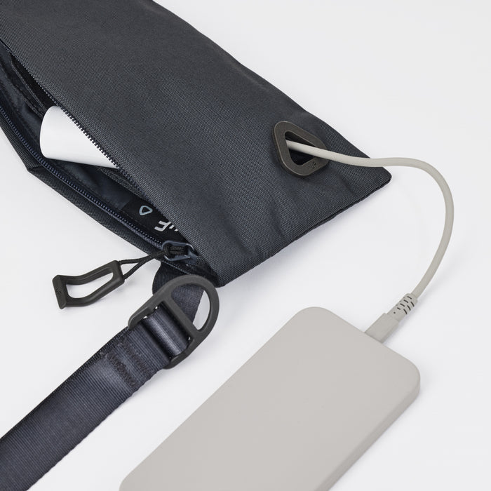 uF MOBILE POUCH CHARCOAL GRAY /  モバイルポーチ チャコールグレー