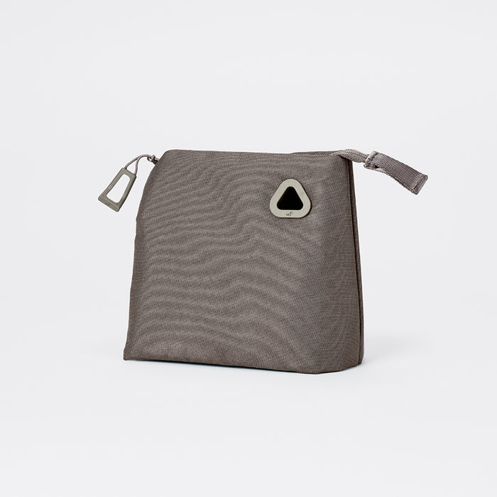 <NEW> uF STAND POUCH M NewTaupe /  スタンドポーチ Mサイズ ニュートープ