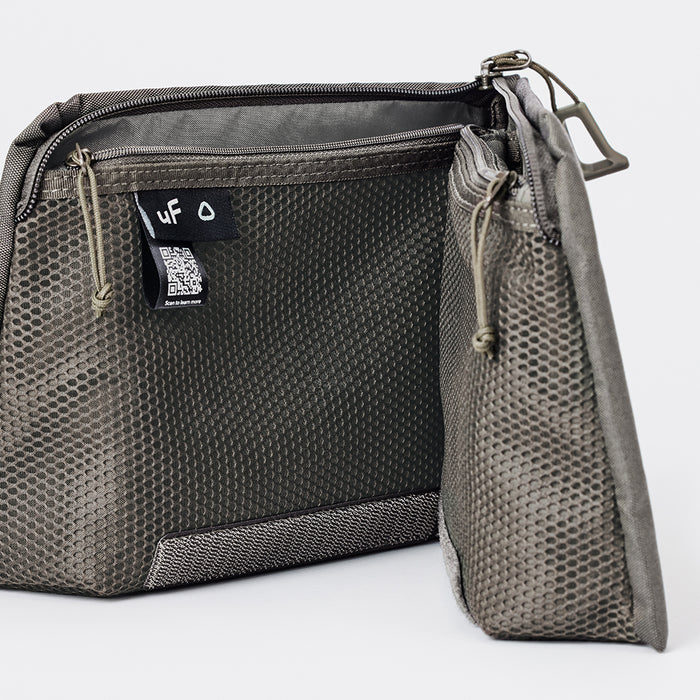 <NEW> uF STAND POUCH M NewTaupe /  スタンドポーチ Mサイズ ニュートープ