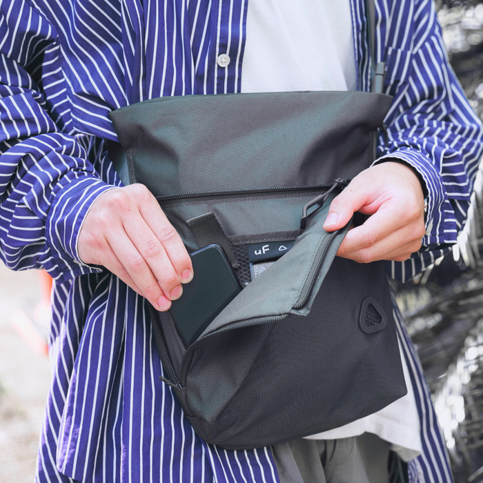 uF SACOCHE M CHARCOAL GRAY /  サコッシュMサイズ チャコールグレー