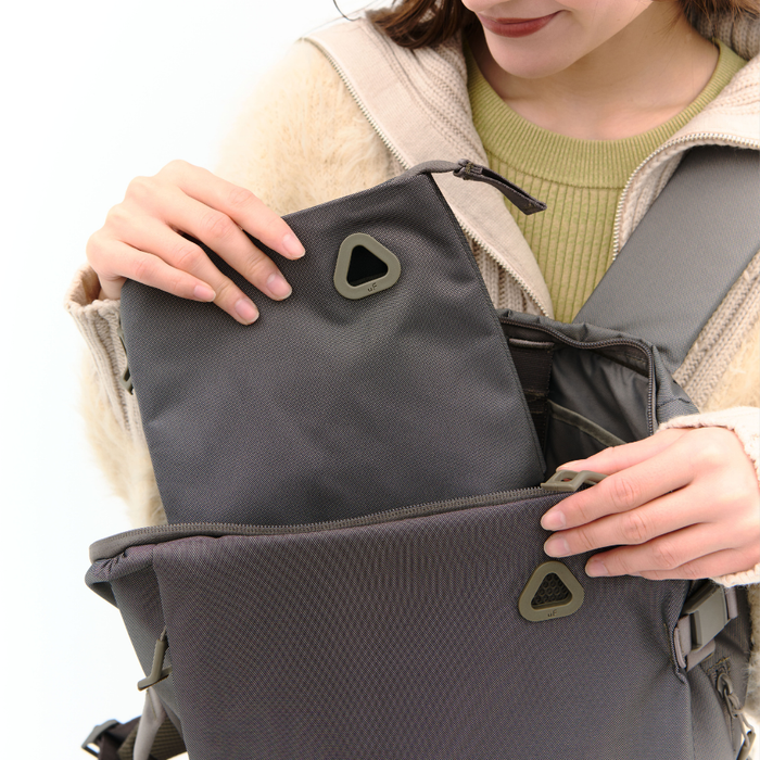 <NEW> uF STAND POUCH M NewTaupe /  スタンドポーチ Mサイズ ニュートープ